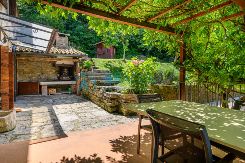 CHIAMPO 

Amate la collina i prati e il bosco e la vostra esigenza è di quella di passare il vost...