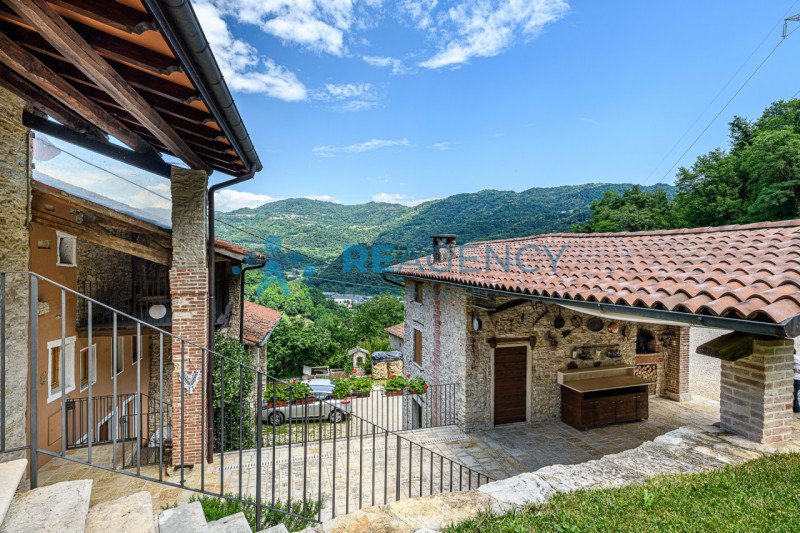 CHIAMPO 

Amate la collina i prati e il bosco e la vostra esigenza è di quella di passare il vost...