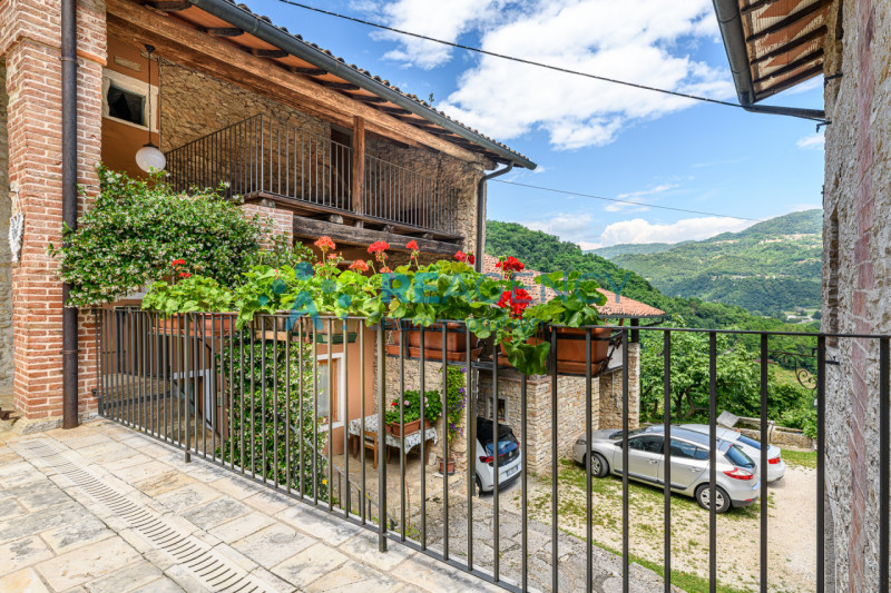 CHIAMPO 

Amate la collina i prati e il bosco e la vostra esigenza è di quella di passare il vost...