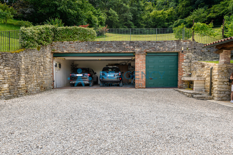 CHIAMPO 

Amate la collina i prati e il bosco e la vostra esigenza è di quella di passare il vost...