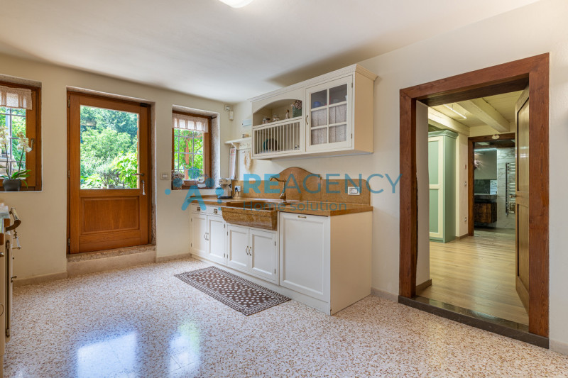 CHIAMPO 

Amate la collina i prati e il bosco e la vostra esigenza è di quella di passare il vost...