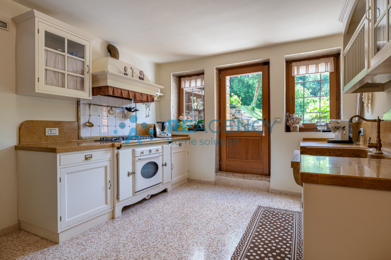 CHIAMPO 

Amate la collina i prati e il bosco e la vostra esigenza è di quella di passare il vost...