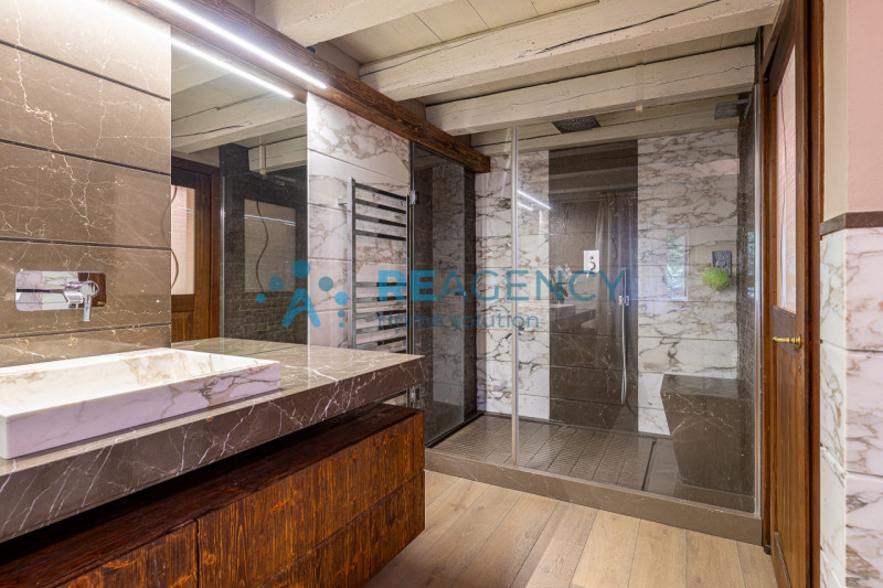 CHIAMPO 

Amate la collina i prati e il bosco e la vostra esigenza è di quella di passare il vost...