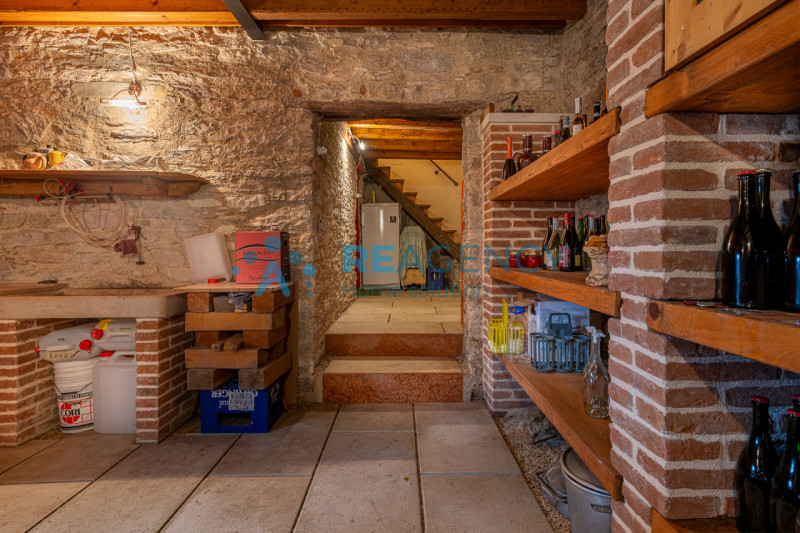 CHIAMPO 

Amate la collina i prati e il bosco e la vostra esigenza è di quella di passare il vost...