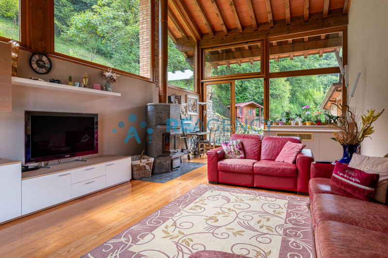 CHIAMPO 

Amate la collina i prati e il bosco e la vostra esigenza è di quella di passare il vost...