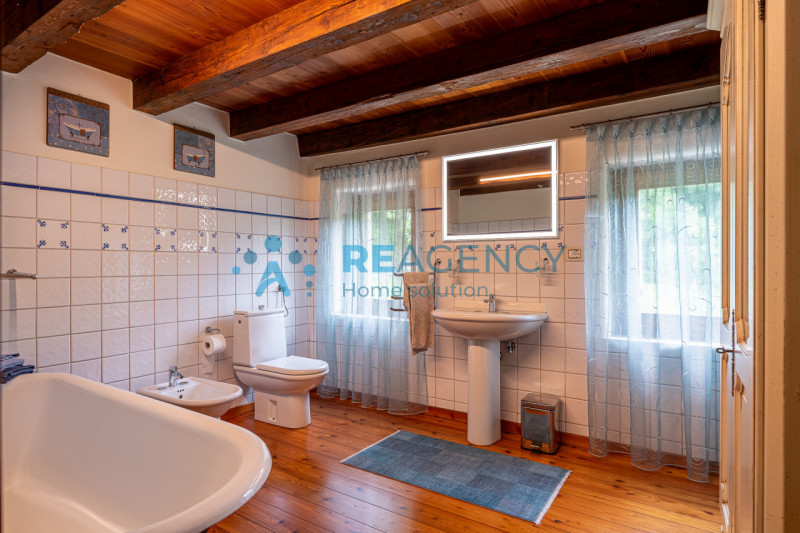 CHIAMPO 

Amate la collina i prati e il bosco e la vostra esigenza è di quella di passare il vost...