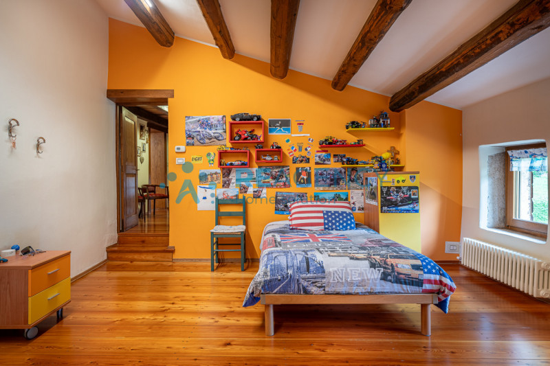 CHIAMPO 

Amate la collina i prati e il bosco e la vostra esigenza è di quella di passare il vost...