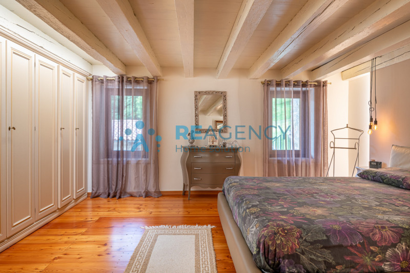 CHIAMPO 

Amate la collina i prati e il bosco e la vostra esigenza è di quella di passare il vost...