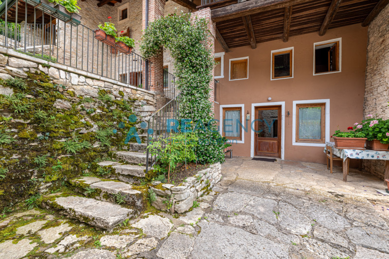 CHIAMPO 

Amate la collina i prati e il bosco e la vostra esigenza è di quella di passare il vost...