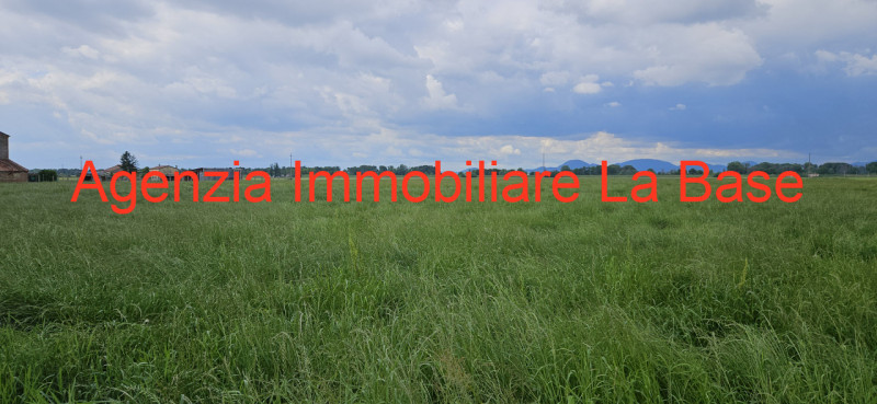 In esclusiva presso la nostra agenzia immobiliare proponiamo terreno agricolo di oltre 50.000 mq,...