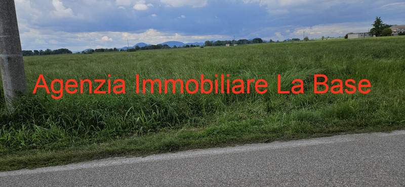In esclusiva presso la nostra agenzia immobiliare proponiamo terreno agricolo di oltre 50.000 mq,...