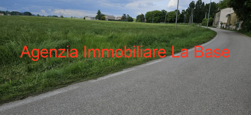 In esclusiva presso la nostra agenzia immobiliare proponiamo terreno agricolo di oltre 50.000 mq,...