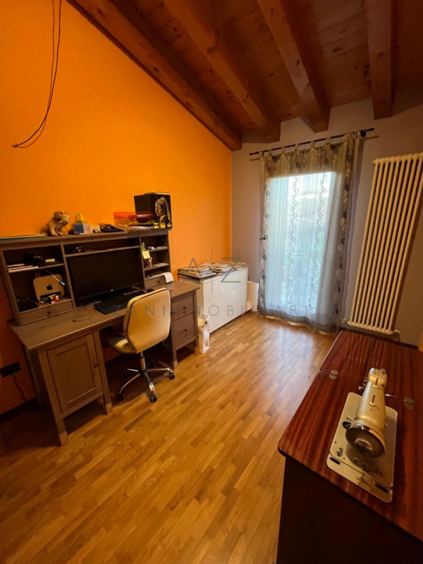 Proponiamo in vendita luminoso appartamento trilocale di 85 mq situato a Castello di Godego. 

L'...