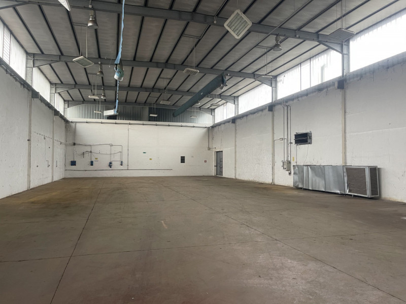 SACCOLONGO Nella zona industriale-artigianale di Saccolongo, a 10 minuti dalle uscite 5 e 6 della...