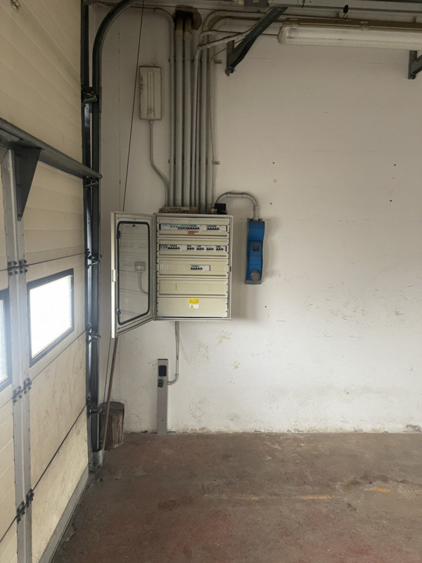 SACCOLONGO Nella zona industriale-artigianale di Saccolongo, a 10 minuti dalle uscite 5 e 6 della...