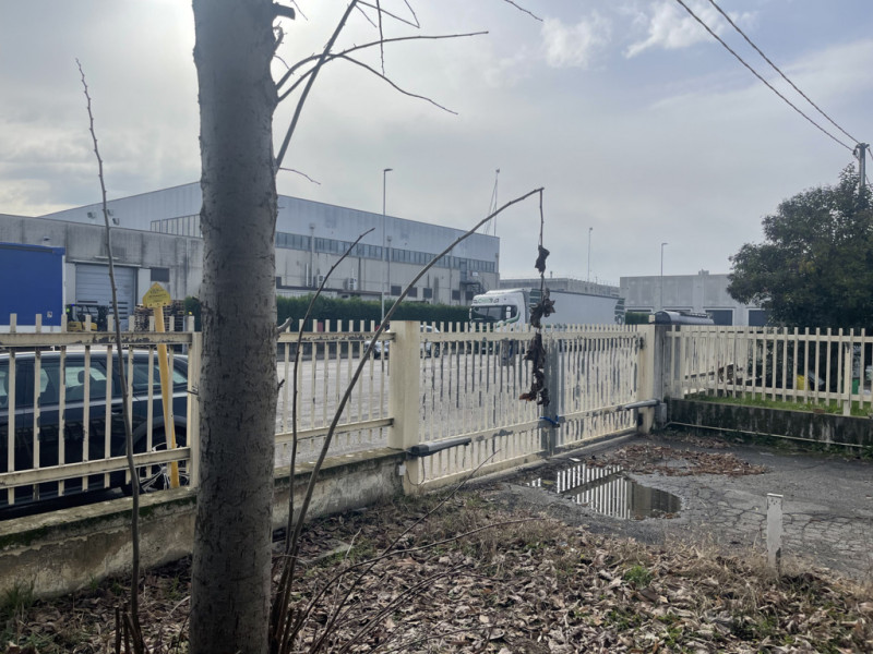 SACCOLONGO Nella zona industriale-artigianale di Saccolongo, a 10 minuti dalle uscite 5 e 6 della...