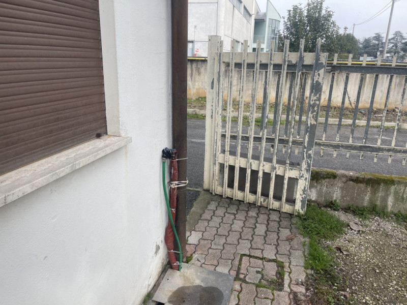 SACCOLONGO Nella zona industriale-artigianale di Saccolongo, a 10 minuti dalle uscite 5 e 6 della...