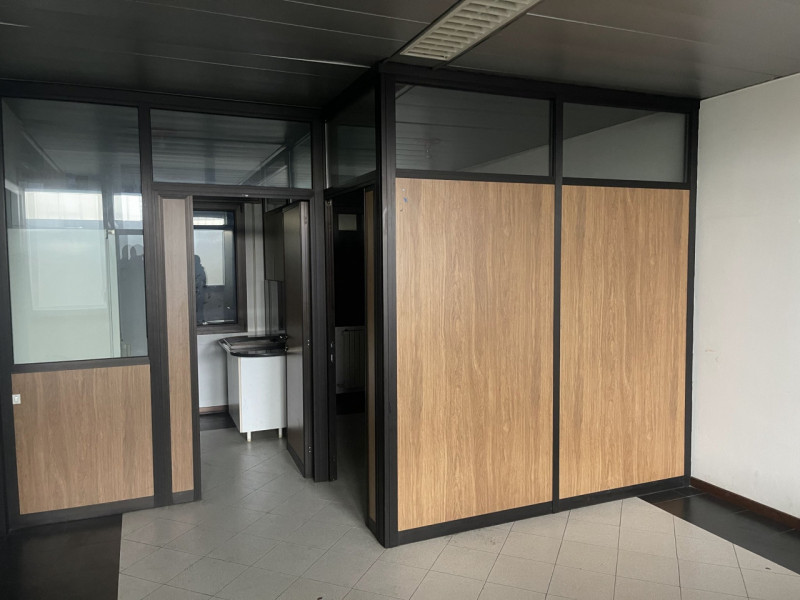 SACCOLONGO Nella zona industriale-artigianale di Saccolongo, a 10 minuti dalle uscite 5 e 6 della...