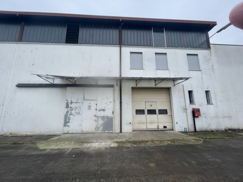 SACCOLONGO Nella zona industriale-artigianale di Saccolongo, a 10 minuti dalle uscite 5 e 6 della...