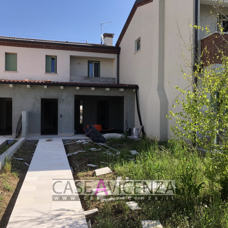 GRISIGNANO DI ZOCCO - CLASSE ENERGETICA A3 - Proponiamo in centro paese, ULTIMA ESCLUSIVA PORZION...