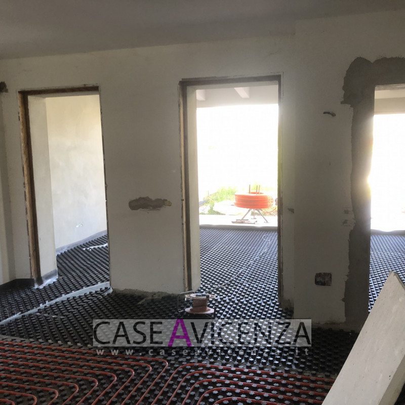 GRISIGNANO DI ZOCCO - CLASSE ENERGETICA A3 - Proponiamo in centro paese, ULTIMA ESCLUSIVA PORZION...