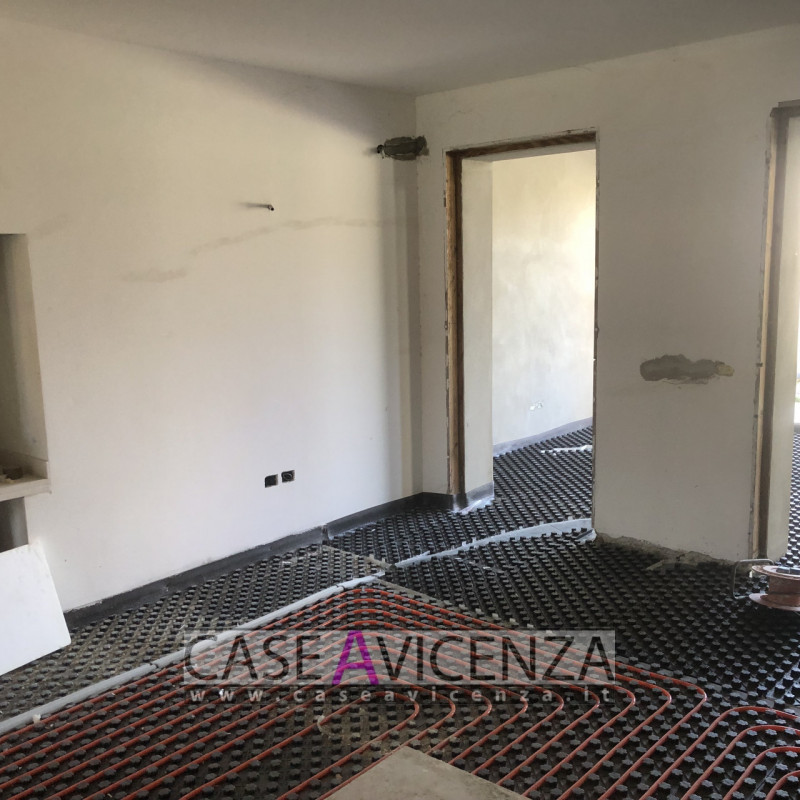 GRISIGNANO DI ZOCCO - CLASSE ENERGETICA A3 - Proponiamo in centro paese, ULTIMA ESCLUSIVA PORZION...