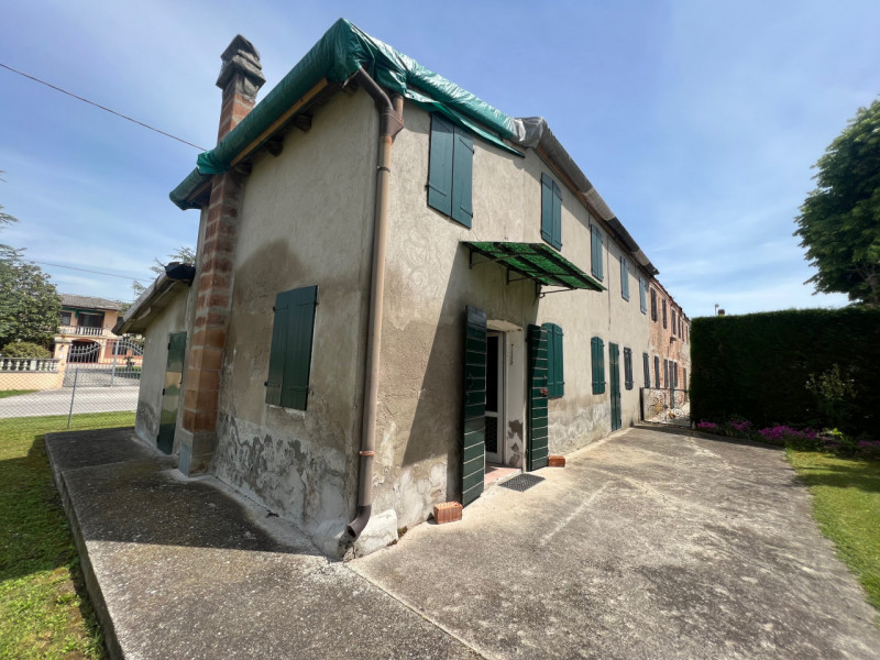 (Per INFO Cristina 3389226442) A Galta proponiamo in vendita 8.300 mq di terreno agricolo con abi...