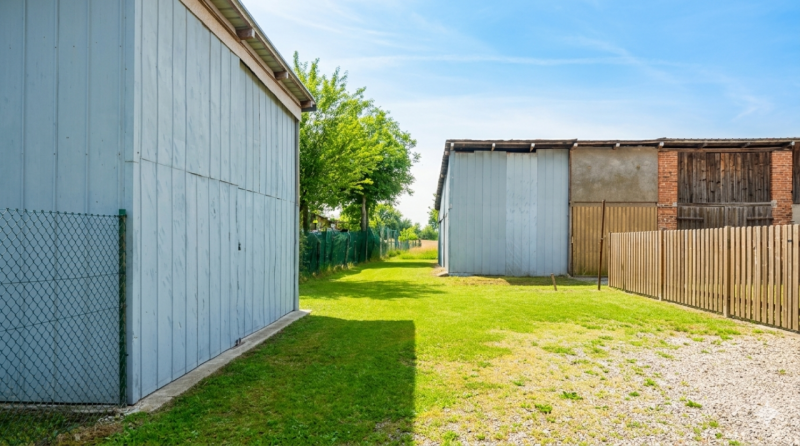 (Per INFO Cristina 3389226442) A Galta proponiamo in vendita 8.300 mq di terreno agricolo con abi...