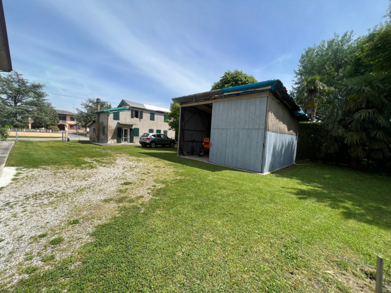 (Per INFO Cristina 3389226442) A Galta proponiamo in vendita 8.300 mq di terreno agricolo con abi...