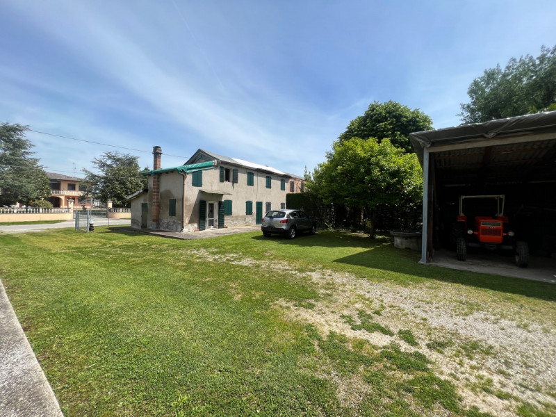 (Per INFO Cristina 3389226442) A Galta proponiamo in vendita 8.300 mq di terreno agricolo con abi...