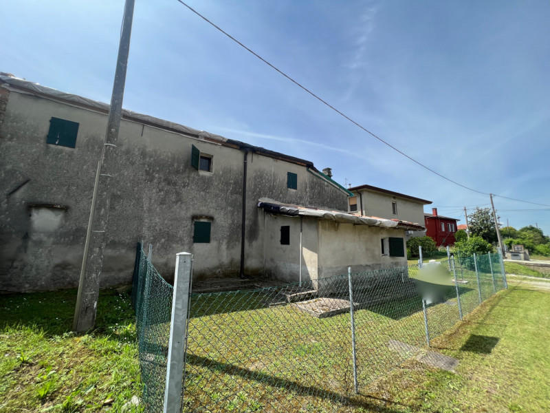 (Per INFO Cristina 3389226442) A Galta proponiamo in vendita 8.300 mq di terreno agricolo con un'...