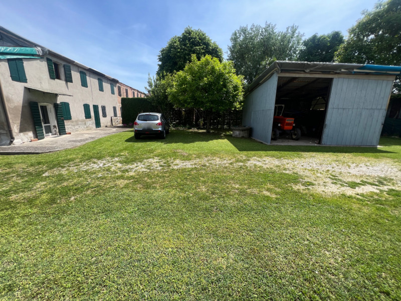 (Per INFO Cristina 3389226442) A Galta proponiamo in vendita 8.300 mq di terreno agricolo con abi...