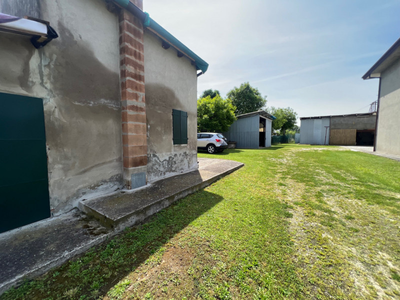 (Per INFO Cristina 3389226442) A Galta proponiamo in vendita 8.300 mq di terreno agricolo con abi...