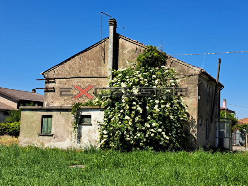 Rustici e casali in Vendita a Cavarzere