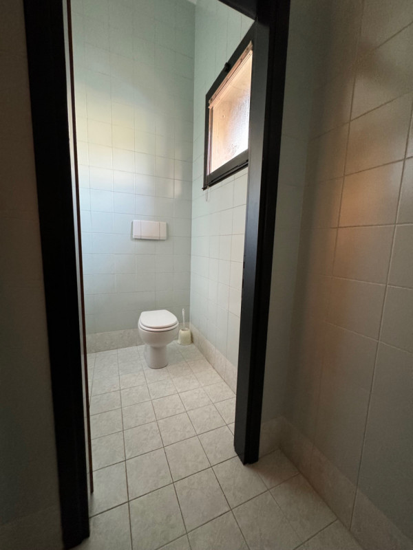 NOVENTA PADOVANA-Noventana-: proponiamo questo negozio/ufficio di mq 74 circa utili interni con a...