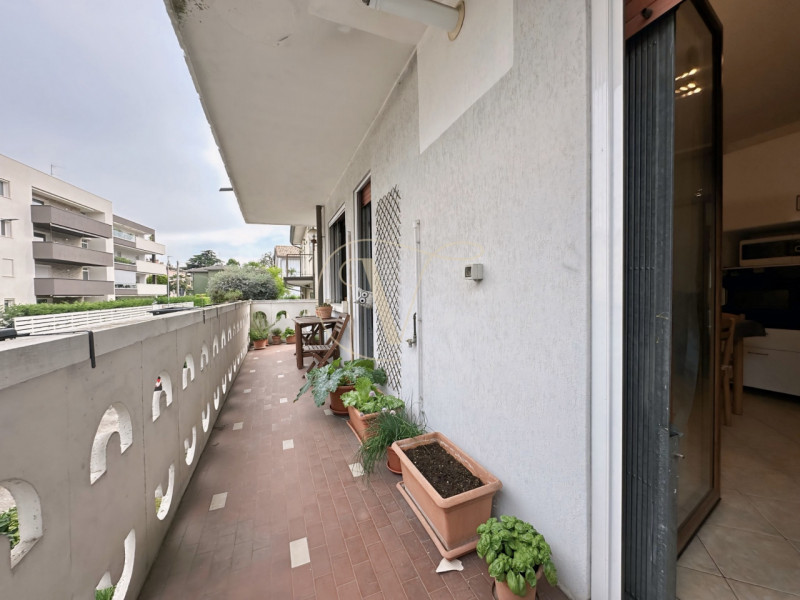 APPARTAMENTO CON RISCALDAMENTO AUTONOMO - PALAZZINA DI SOLE 6 UNITA'

Vieni a scoprire questo lum...