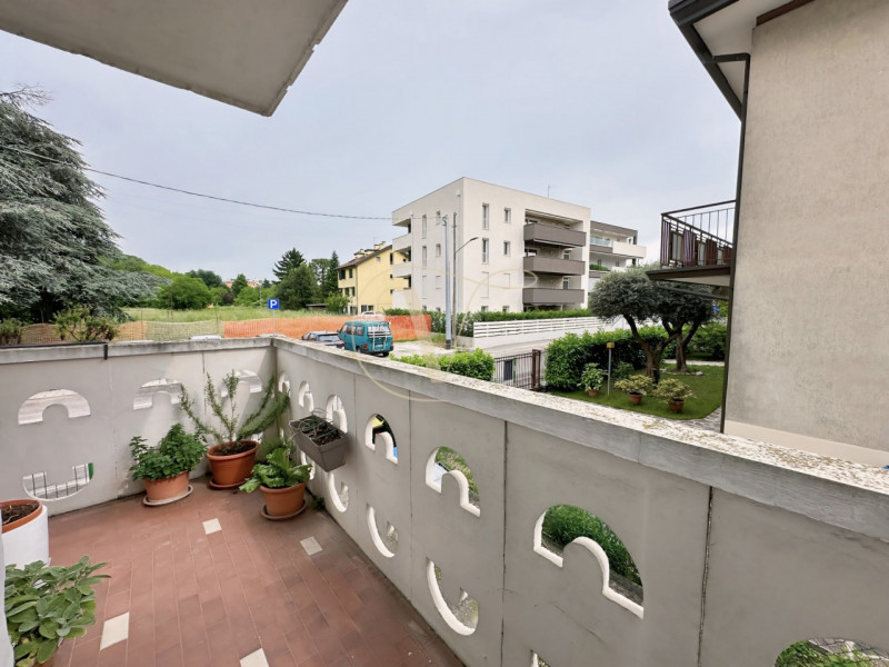 APPARTAMENTO CON RISCALDAMENTO AUTONOMO - PALAZZINA DI SOLE 6 UNITA'

Vieni a scoprire questo lum...