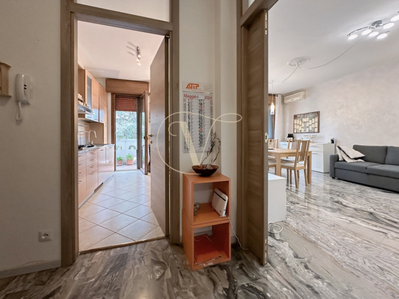 APPARTAMENTO CON RISCALDAMENTO AUTONOMO - PALAZZINA DI SOLE 6 UNITA'

Vieni a scoprire questo lum...