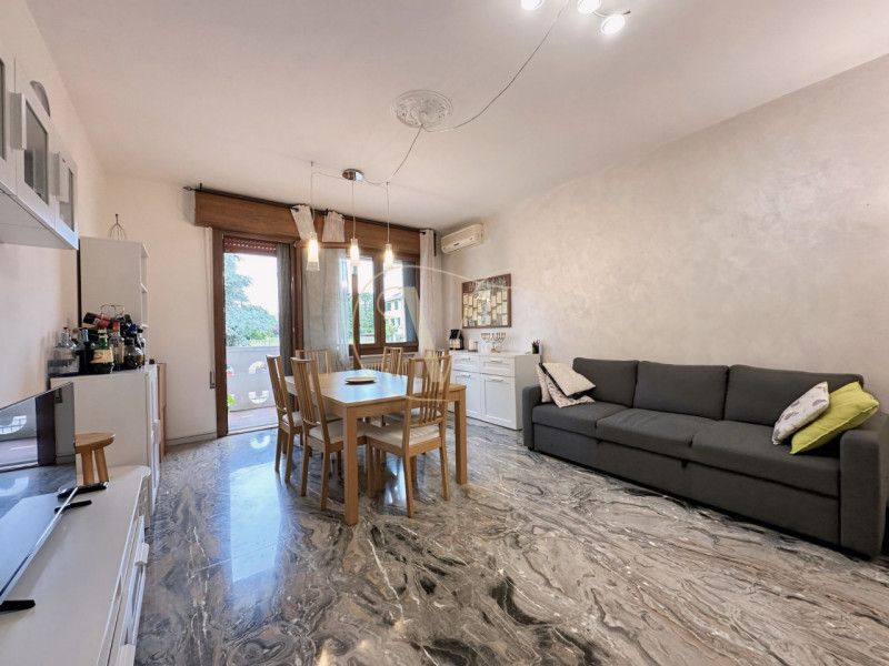 APPARTAMENTO CON RISCALDAMENTO AUTONOMO - PALAZZINA DI SOLE 6 UNITA'

Vieni a scoprire questo lum...