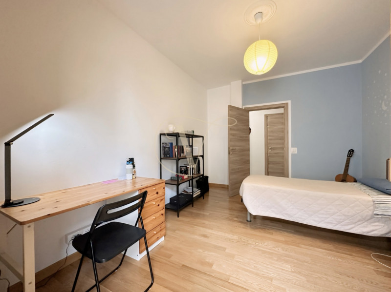 APPARTAMENTO CON RISCALDAMENTO AUTONOMO - PALAZZINA DI SOLE 6 UNITA'

Vieni a scoprire questo lum...