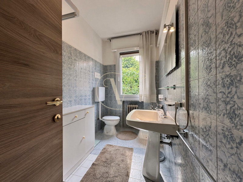 APPARTAMENTO CON RISCALDAMENTO AUTONOMO - PALAZZINA DI SOLE 6 UNITA'

Vieni a scoprire questo lum...