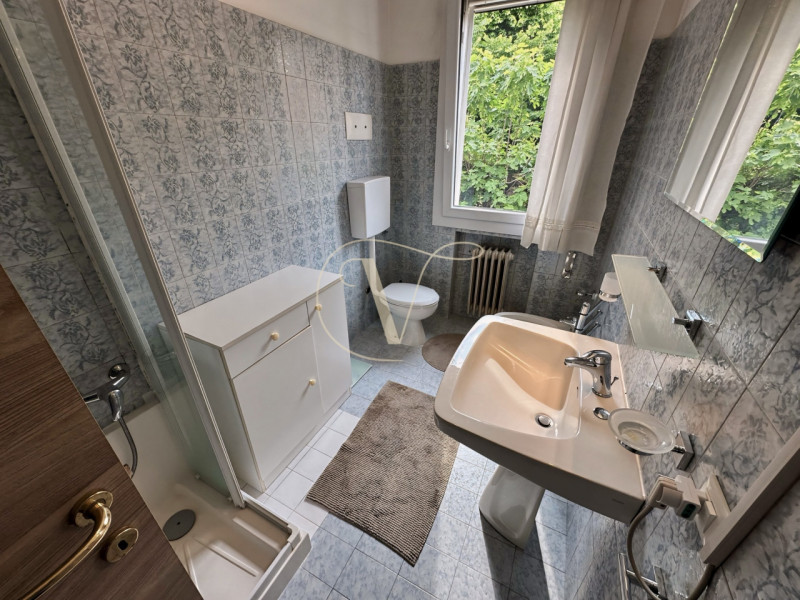 APPARTAMENTO CON RISCALDAMENTO AUTONOMO - PALAZZINA DI SOLE 6 UNITA'

Vieni a scoprire questo lum...