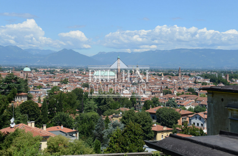 CENTRO STORICO - PONTE DEGLI ANGELI, proponiamo in vendita appartamento bicamere di 150 mq sito a...