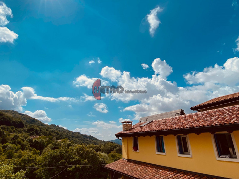 In vendita da Metro Immobiliare, proponiamo una casa di corte situata ai Massignani di Valdagno, ...