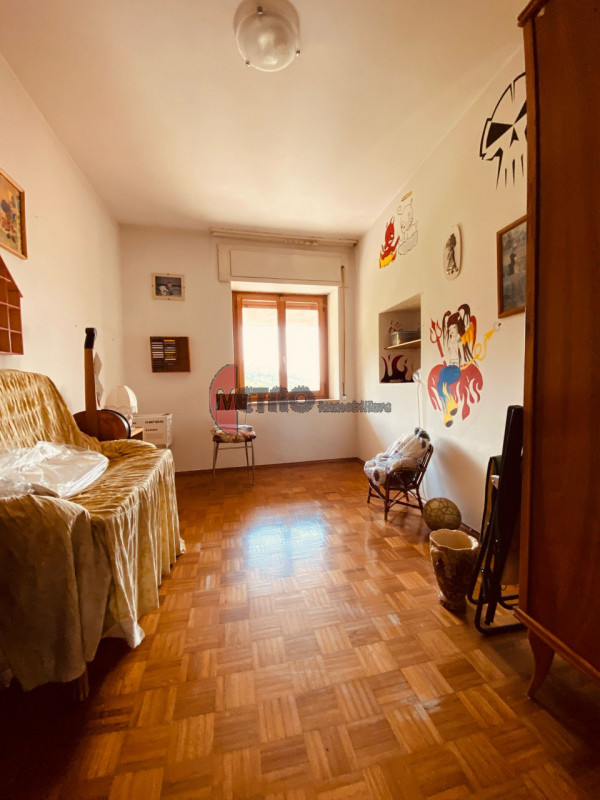 In vendita da Metro Immobiliare, proponiamo una casa di corte situata ai Massignani di Valdagno, ...