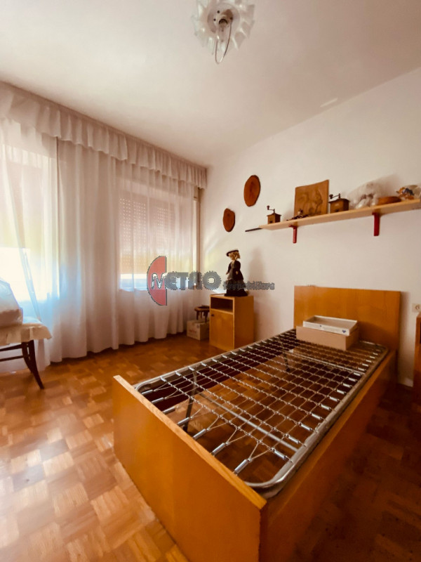 In vendita da Metro Immobiliare, proponiamo una casa di corte situata ai Massignani di Valdagno, ...