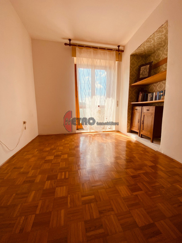 In vendita da Metro Immobiliare, proponiamo una casa di corte situata ai Massignani di Valdagno, ...