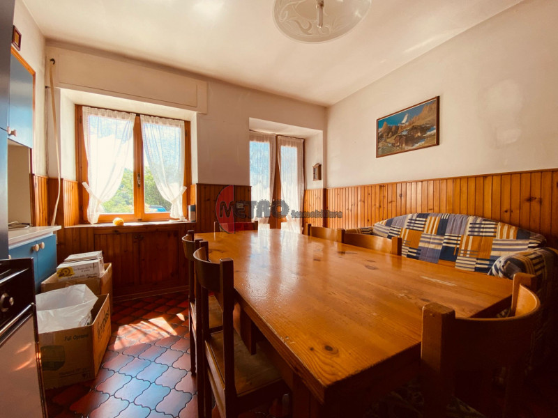 In vendita da Metro Immobiliare, proponiamo una casa di corte situata ai Massignani di Valdagno, ...