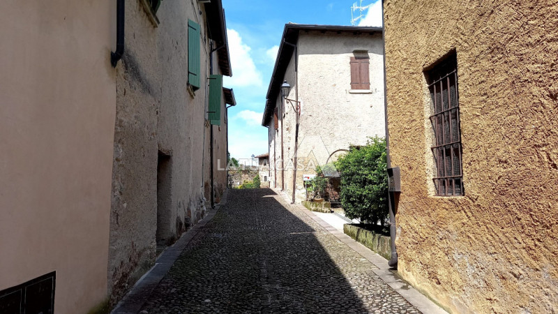 Rustici e casali in Vendita a Peschiera del Garda
