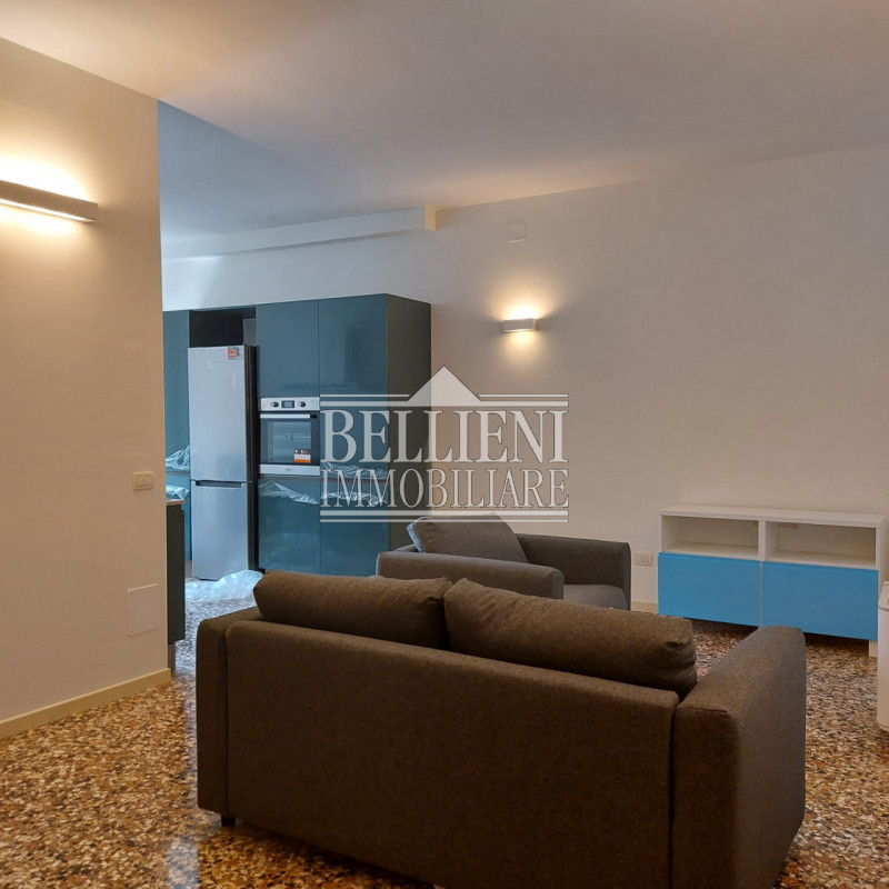 CENTRO STORICO: Nella via più prestigiosa di Vicenza, in un palazzo palladiano ottimamente conser...